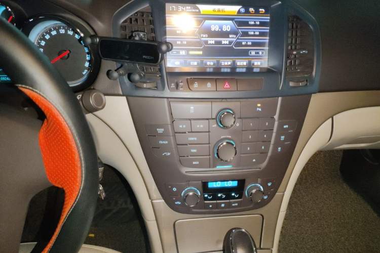 Used Buick Regal 2011 2.0L Comfort Edition Audio And AC Panel