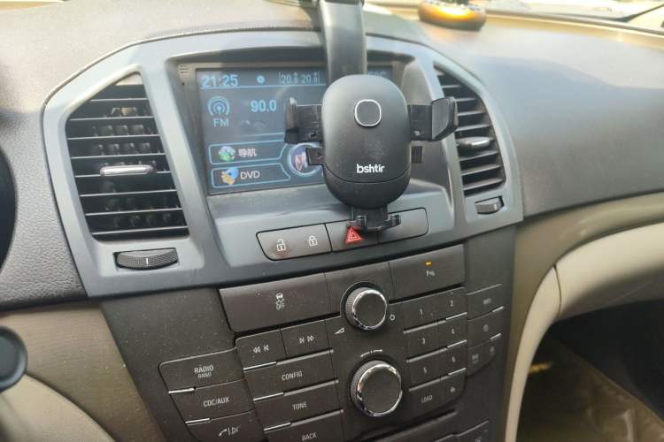 Used Buick Regal 2011 2.4L SIDI Comfort Edition Audio And AC Panel