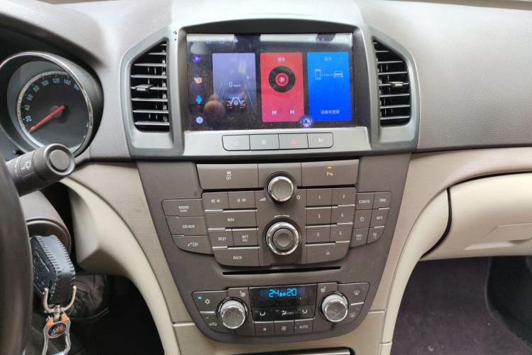 Used Buick Regal 2011 2.4L SIDI Elite Edition Audio And AC Panel