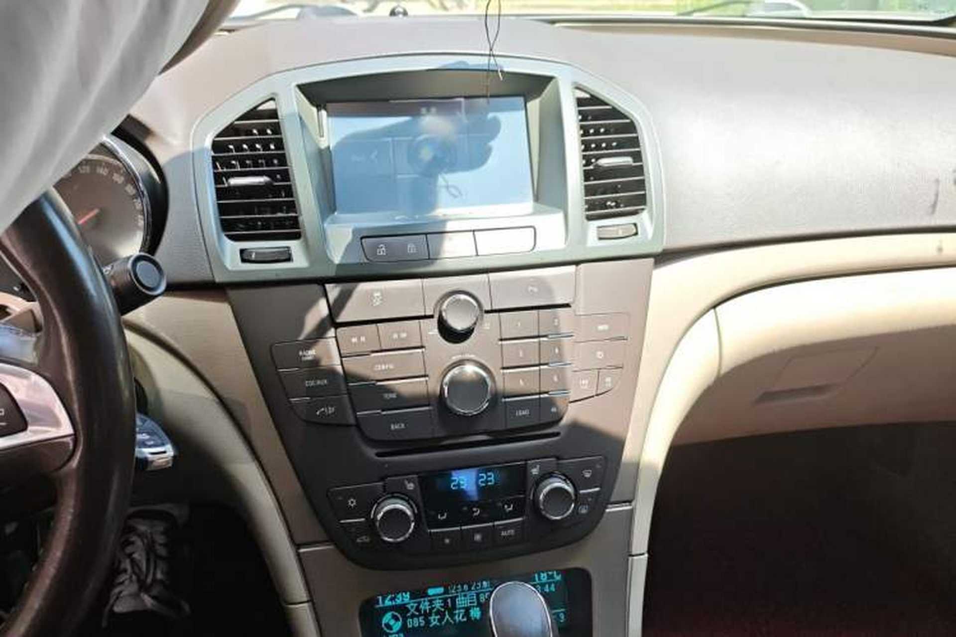 Used Buick Regal 2011 2.0L Comfort Edition Audio And AC Panel
