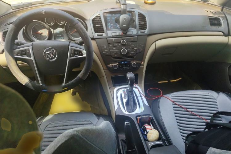 Used Buick Regal 2011 2.4L SIDI Comfort Edition Center Console