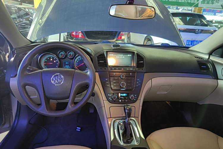 Used Buick Regal 2011 2.0L Comfort Edition Center Console