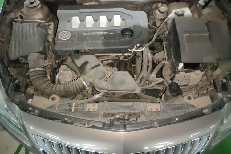 Used Buick Regal 2011 2.0L Comfort Edition Engine Bay