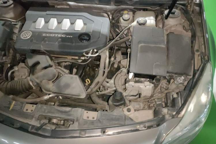 Used Buick Regal 2011 2.0L Comfort Edition Engine Bay Left