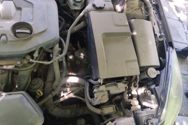 Used Buick Regal 2011 2.0L Comfort Edition Engine Bay Left