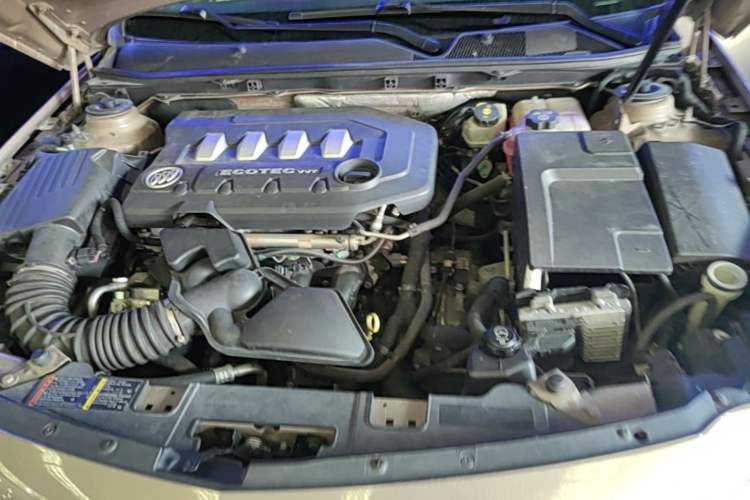 Used Buick Regal 2011 2.0L Comfort Edition Engine Bay