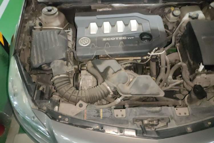 Used Buick Regal 2011 2.0L Comfort Edition Engine Bay Right
