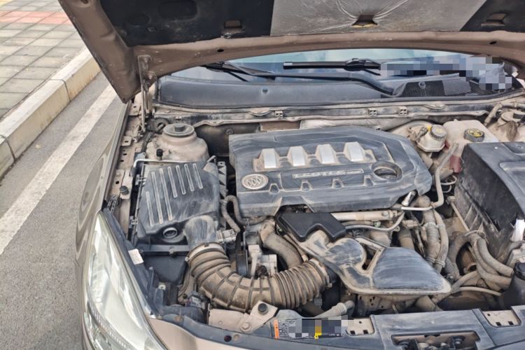 Used Buick Regal 2011 2.0L Comfort Edition Engine Bay Right