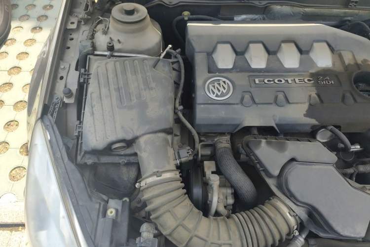 Used Buick Regal 2011 2.4L SIDI Comfort Edition Engine Bay Right
