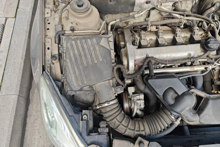Used Buick Regal 2011 2.0L Comfort Edition Engine Bay Right