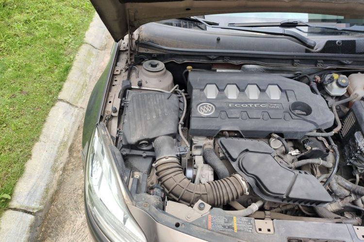 Used Buick Regal 2011 2.4L SIDI Elite Edition Engine Bay Right