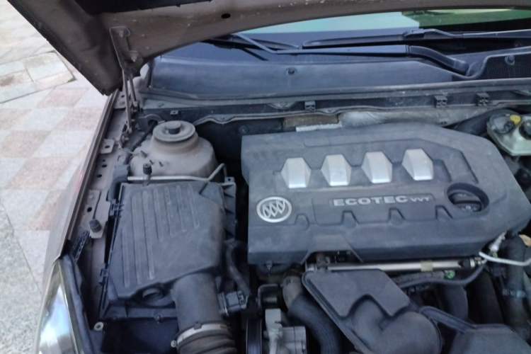 Used Buick Regal 2011 2.0L Comfort Edition Engine Bay Right