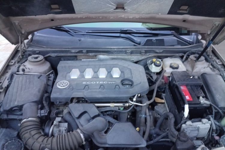 Used Buick Regal 2011 2.0L Comfort Edition Engine Bay
