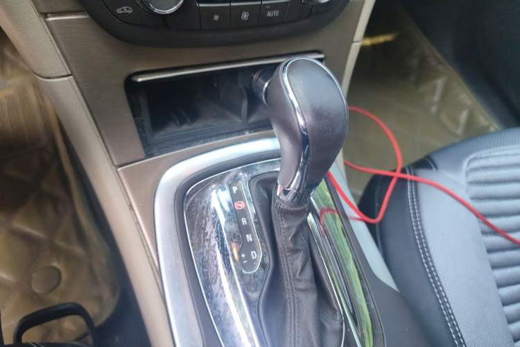 Used Buick Regal 2011 2.4L SIDI Comfort Edition Gear Lever