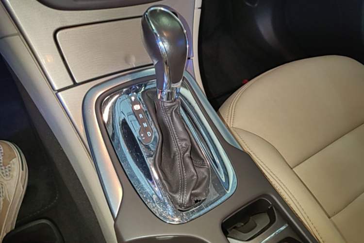 Used Buick Regal 2011 2.0L Comfort Edition Gear Lever