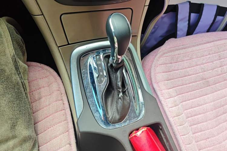 Used Buick Regal 2011 2.0L Comfort Edition Gear Lever