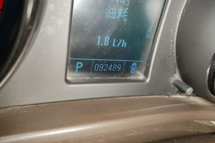 Used Buick Regal 2011 2.0L Comfort Edition Odometer Close Up