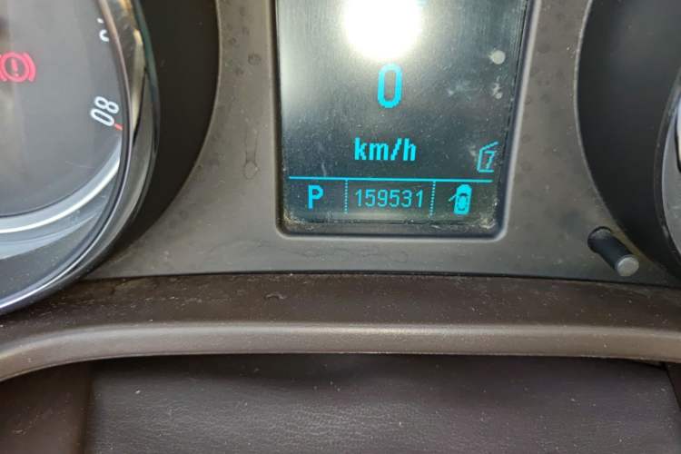 Used Buick Regal 2011 2.0L Comfort Edition Odometer Close Up