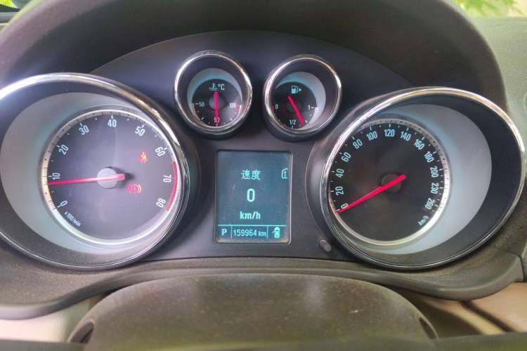 Used Buick Regal 2011 2.0L Comfort Edition Odometer Close Up