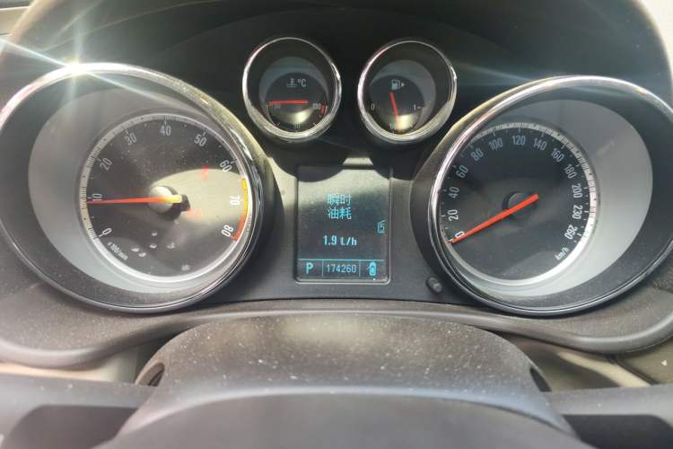 Used Buick Regal 2011 2.4L SIDI Comfort Edition Odometer Close Up