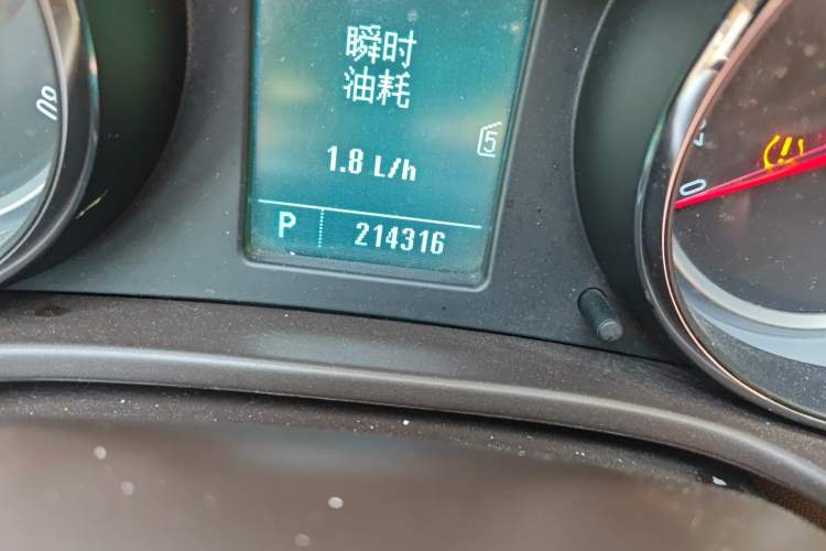 Used Buick Regal 2011 2.0L Comfort Edition Odometer Close Up