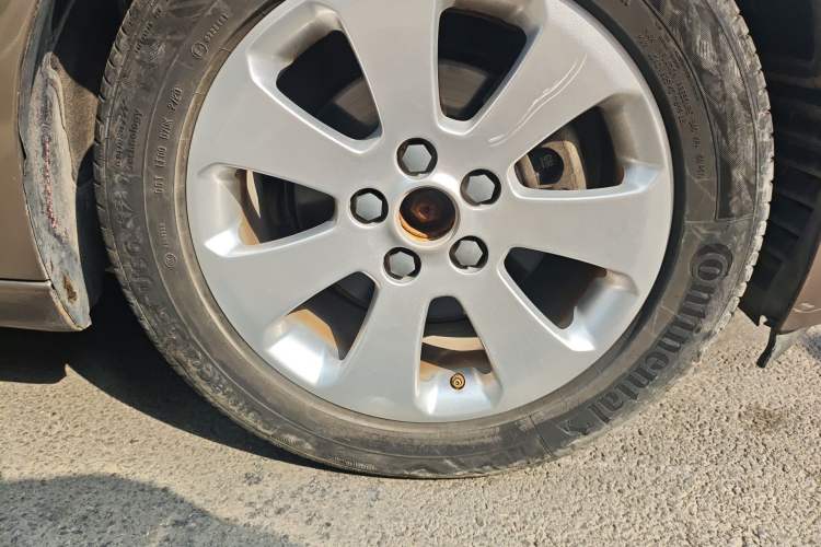 Used Buick Regal 2011 2.0L Comfort Edition Right Front Wheel Hub
