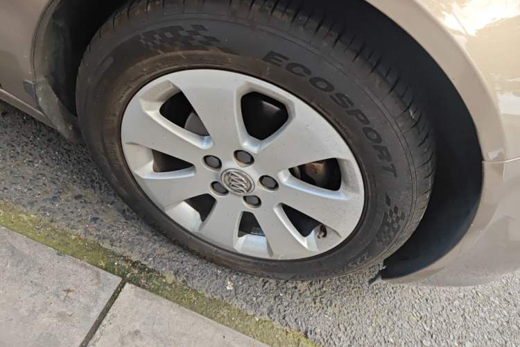 Used Buick Regal 2011 2.0L Comfort Edition Right Front Wheel Hub