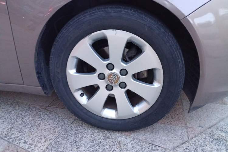 Used Buick Regal 2011 2.0L Comfort Edition Right Front Wheel Hub
