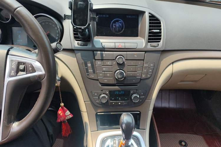 Used Buick Regal 2011 2.4L SIDI Elite Edition Audio And AC Panel