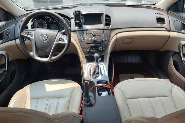 Used Buick Regal 2011 2.4L SIDI Elite Edition Center Console