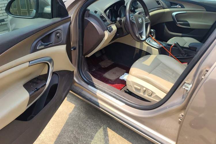 Used Buick Regal 2011 2.4L SIDI Elite Edition Driver Seat