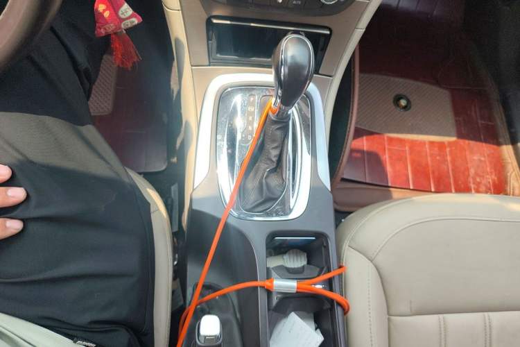 Used Buick Regal 2011 2.4L SIDI Elite Edition Gear Lever