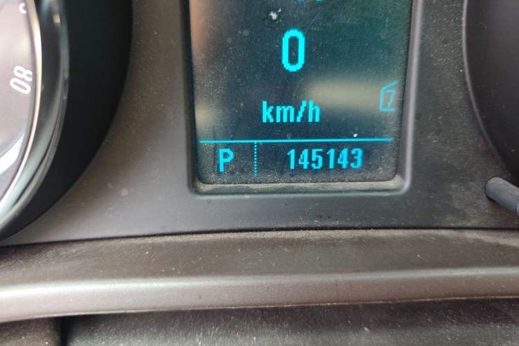 Used Buick Regal 2011 2.4L SIDI Elite Edition Odometer Close Up