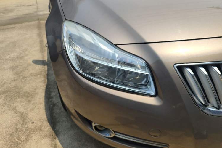 Used Buick Regal 2011 2.4L SIDI Elite Edition Right Front Headlight
