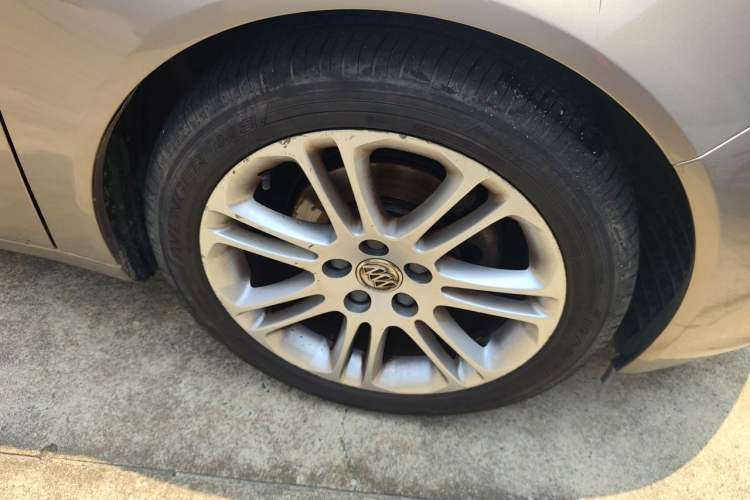 Used Buick Regal 2011 2.4L SIDI Elite Edition Right Front Wheel Hub