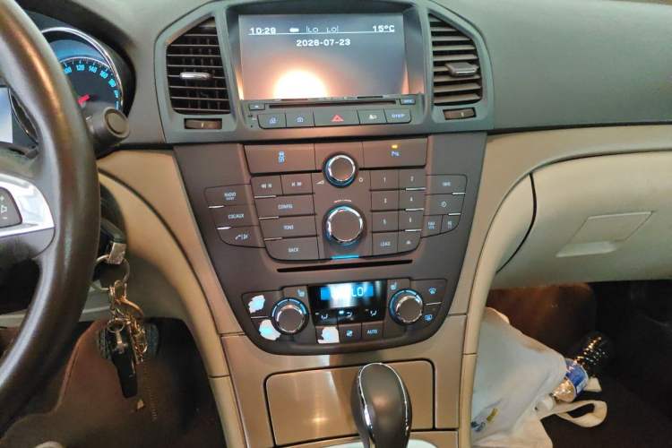 Used Buick Regal 2011 2.0L Comfort Edition Audio And AC Panel