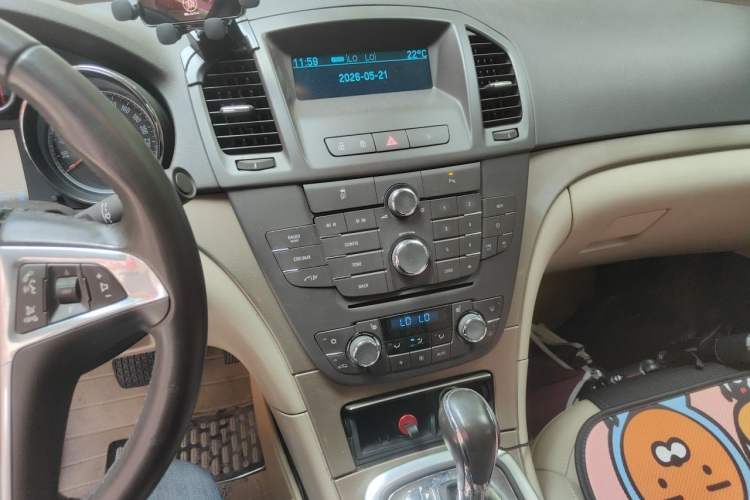 Used Buick Regal 2011 2.0L Comfort Edition Audio And AC Panel