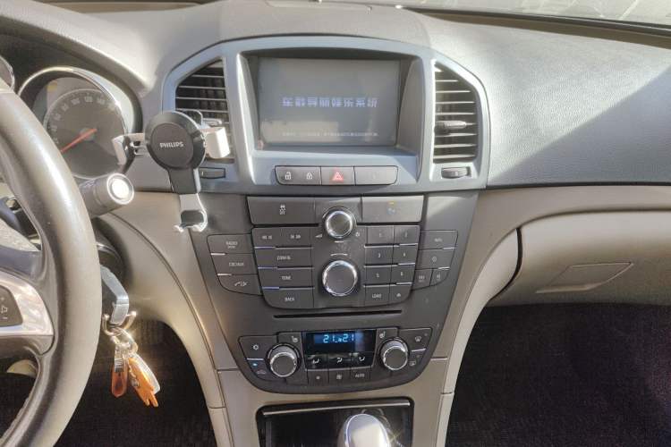 Used Buick Regal 2011 2.0L Comfort Edition Audio And AC Panel
