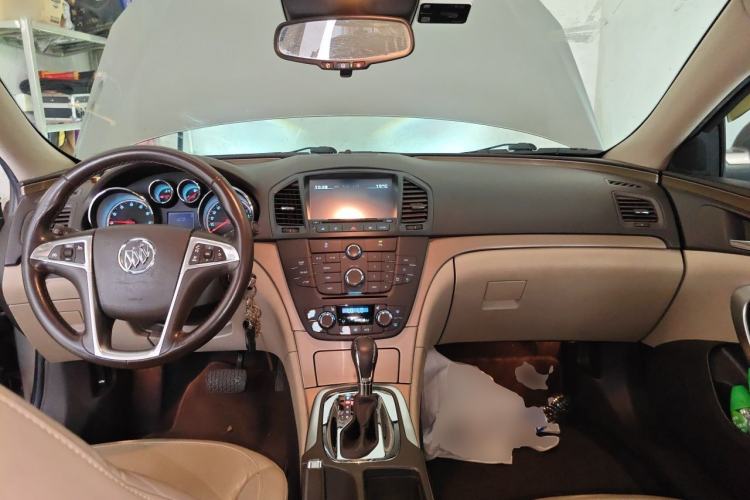 Used Buick Regal 2011 2.0L Comfort Edition Center Console
