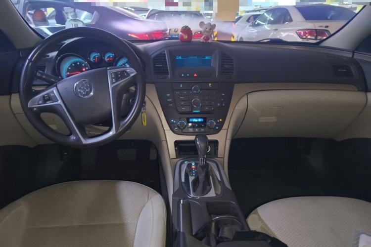 Used Buick Regal 2011 2.4L SIDI Comfort Edition Center Console