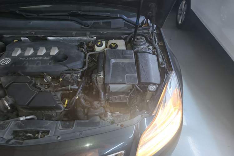 Used Buick Regal 2011 2.4L SIDI Comfort Edition Engine Bay Left