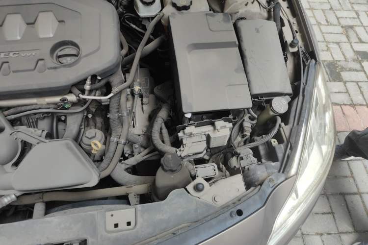 Used Buick Regal 2011 2.0L Comfort Edition Engine Bay Left