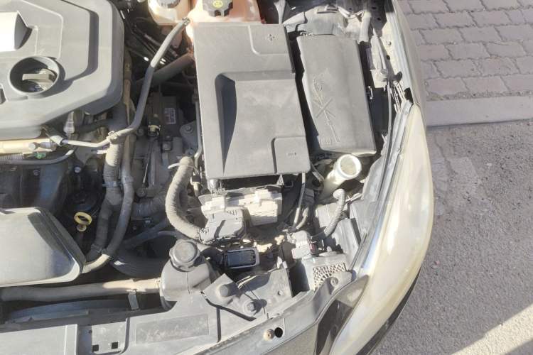 Used Buick Regal 2011 2.0L Comfort Edition Engine Bay Left