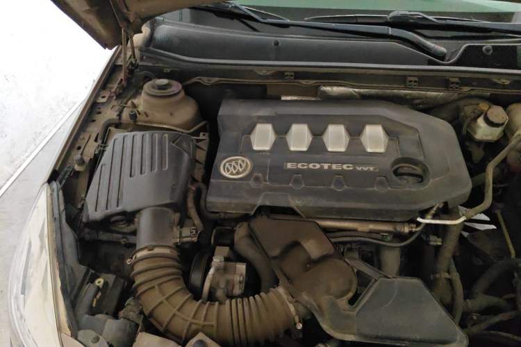 Used Buick Regal 2011 2.0L Comfort Edition Engine Bay Right