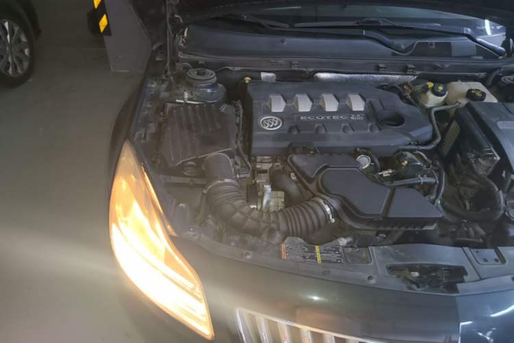 Used Buick Regal 2011 2.4L SIDI Comfort Edition Engine Bay Right