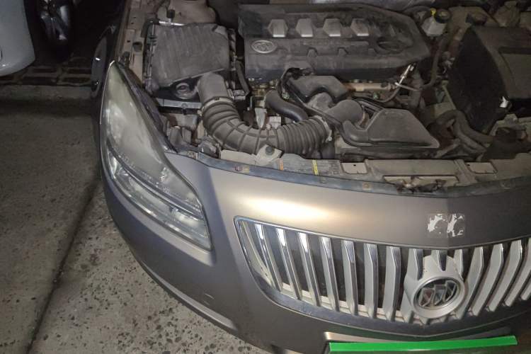 Used Buick Regal 2011 2.0L Comfort Edition Engine Bay Right