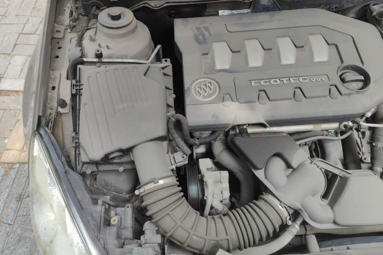 Used Buick Regal 2011 2.0L Comfort Edition Engine Bay Right