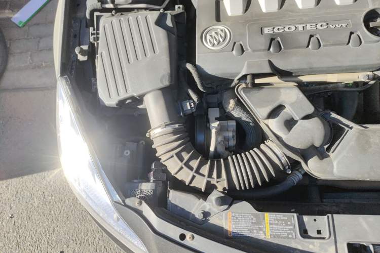 Used Buick Regal 2011 2.0L Comfort Edition Engine Bay Right