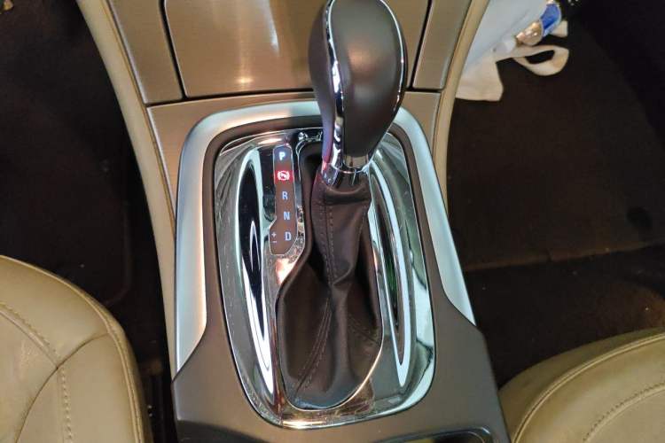 Used Buick Regal 2011 2.0L Comfort Edition Gear Lever