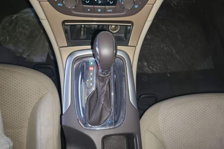 Used Buick Regal 2011 2.4L SIDI Comfort Edition Gear Lever